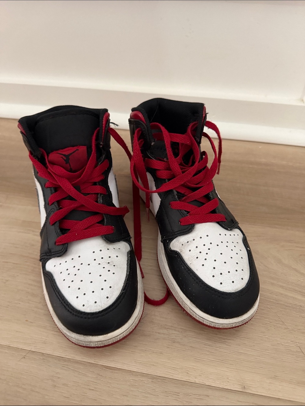 Jordan Kids High-Top Sneakers in Black White Red
